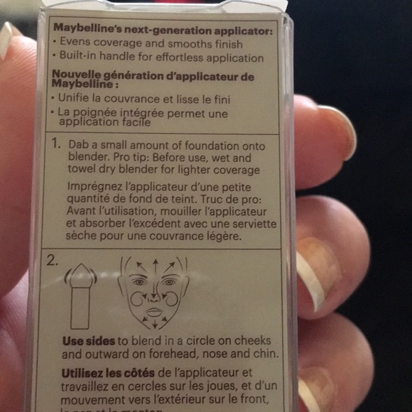 Foundation blending sponge & NYX setting spray - Picture 5 of 8